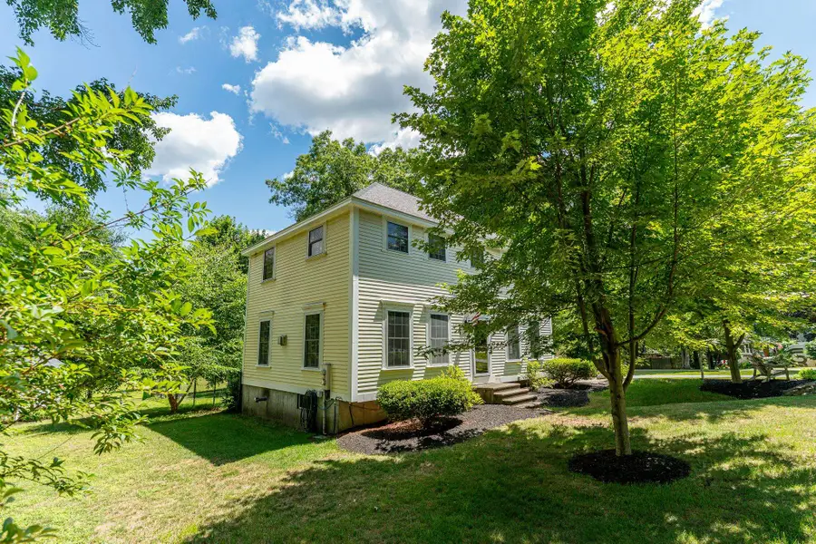 25 Charleston Avenue, Londonderry, NH 03053-3533 - #2