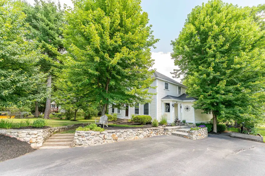 25 Charleston Avenue, Londonderry, NH 03053-3533 - #3