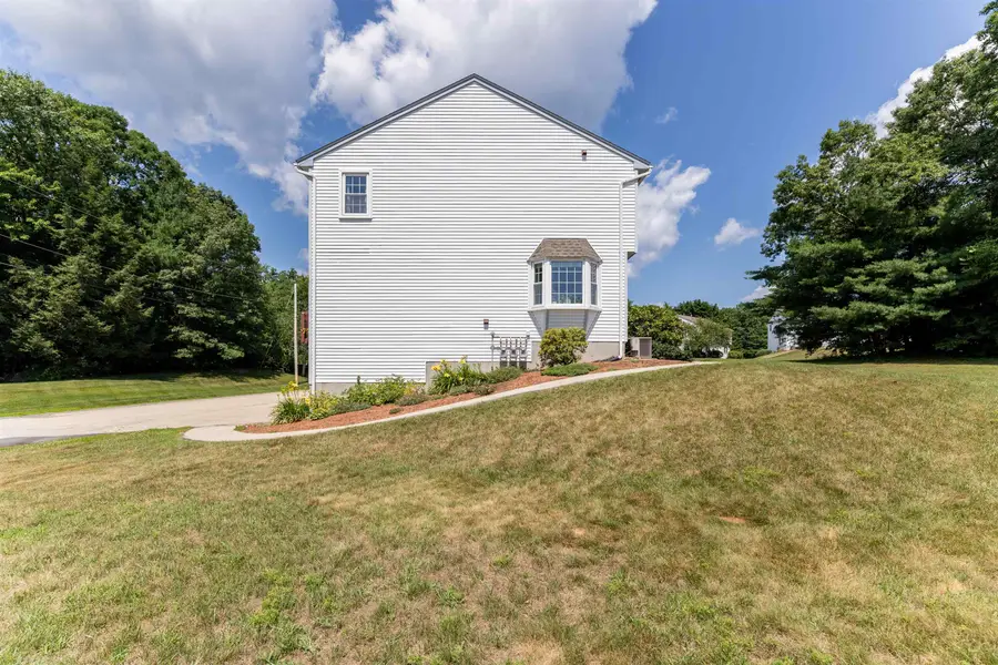 62  Lochmere Lane, Nashua, NH 03063 - #3