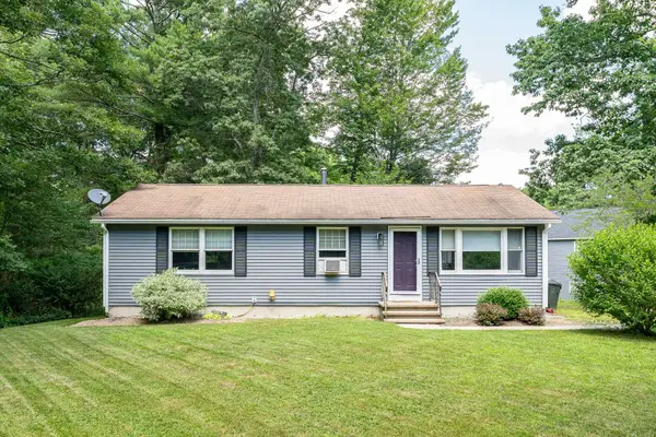 7 Woods Avenue, Londonderry, NH 03053