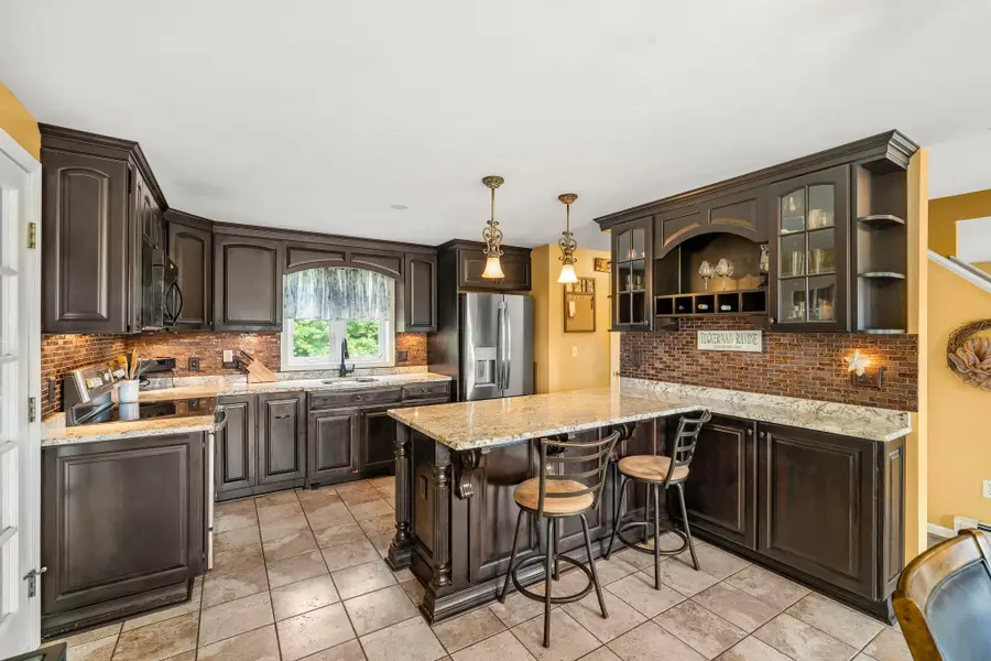 4 Squamscott Avenue, Derry, NH 03038 - #2