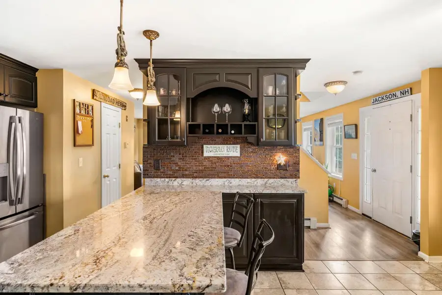 4 Squamscott Avenue, Derry, NH 03038 - #3