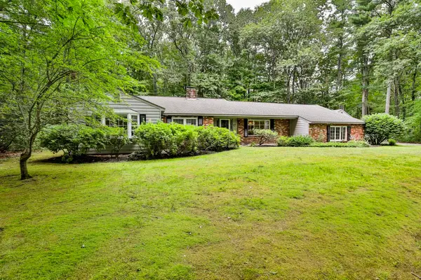24 Cricket Hill Drive, Amherst, NH 03031