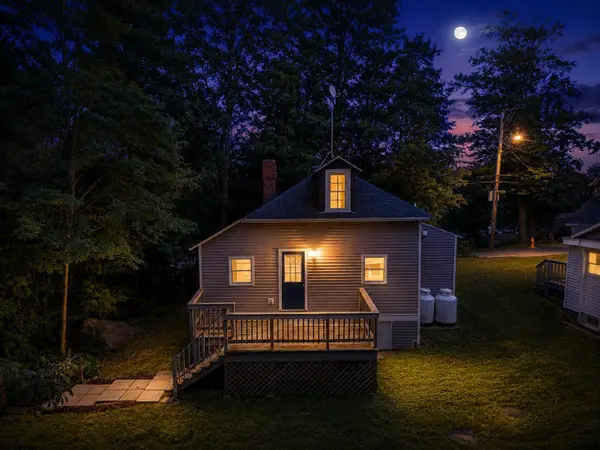 37 Great Pond Road, Kingston, NH 03848