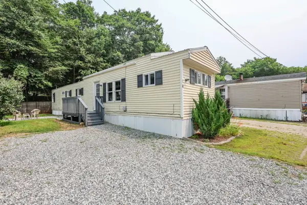 14 Christmas Tree Park, Epsom, NH 03234