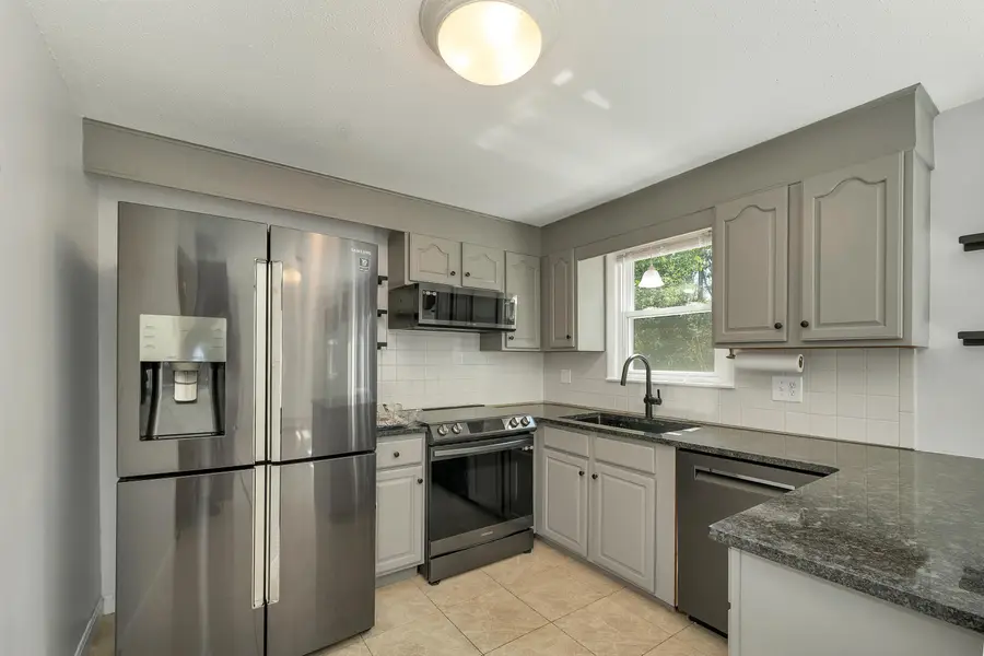 9 Bunker Hill Drive, Londonderry, NH 03053 - #2