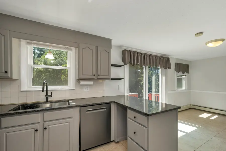 9 Bunker Hill Drive, Londonderry, NH 03053 - #3