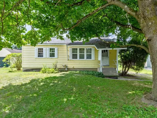 108 Iroquois Avenue, Essex Junction, VT 05452