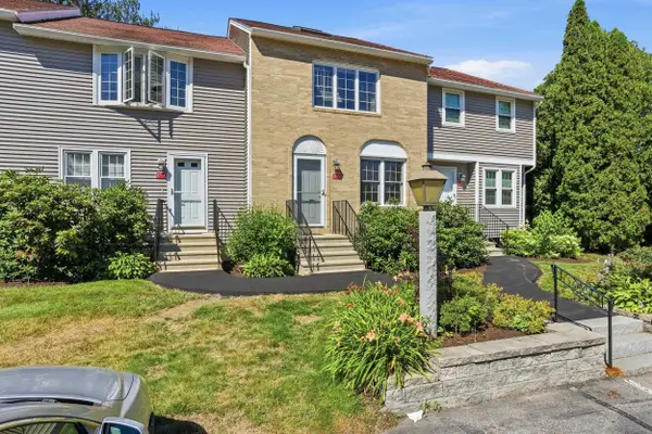17 Oakwood Circle #5, Goffstown, NH 03045