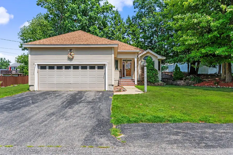 7 Hastings Lane, Nashua, NH 03064 - #2