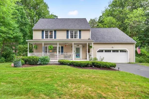 8 King Henry Drive, Londonderry, NH 03053