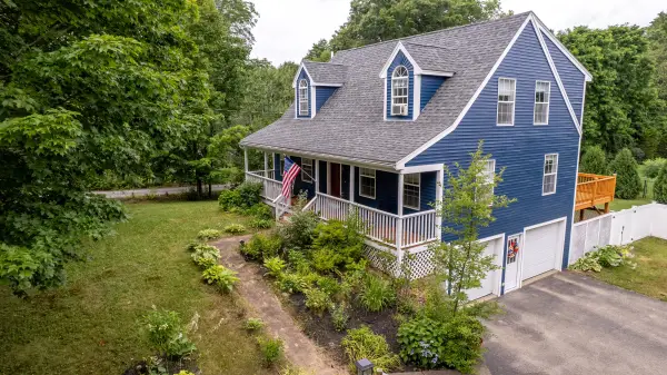 18 Leathers Lane, Dover, NH 03820