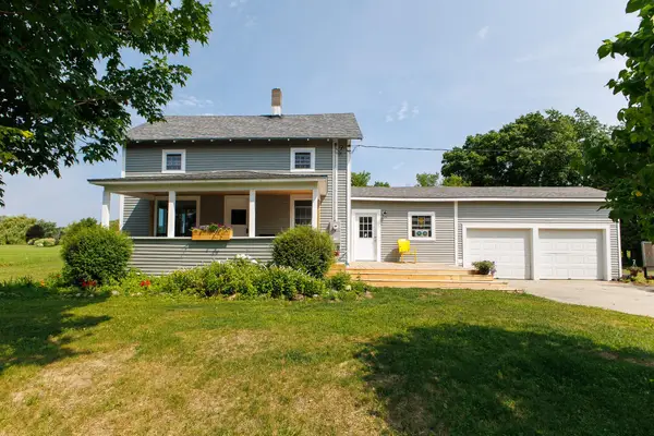 82 Allen Road, Grand Isle, VT 05458