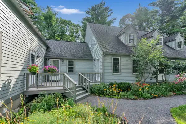 76 Glengarry Drive, Stratham, NH 03885