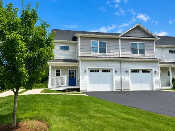 18 Freeman Woods, Essex, VT 05452