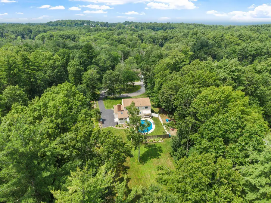 11 Ashley Drive, Londonderry, NH 03053 - #3