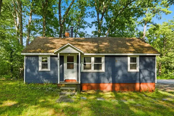 16 Hillside Avenue, Amherst, NH 03031-1840