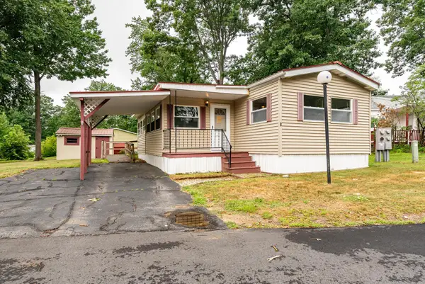 8 South Dewberry Lane, Rochester, NH 03867