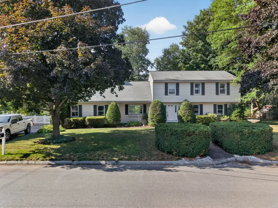 2 Queensway Circle, Nashua, NH 03062 - #3