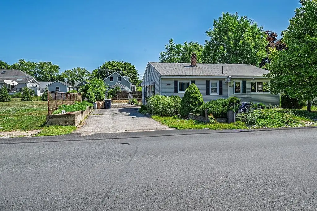 18 Pershing Street, Nashua, NH 03060 - #1
