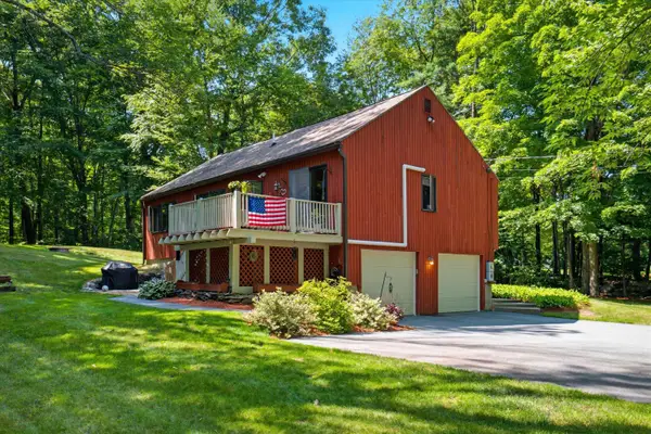 17 Redfield Circle, Derry, NH 03038