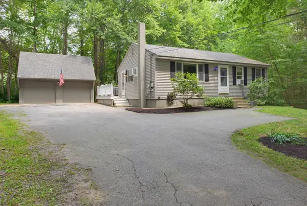 41 John Street, Raymond, NH 03077