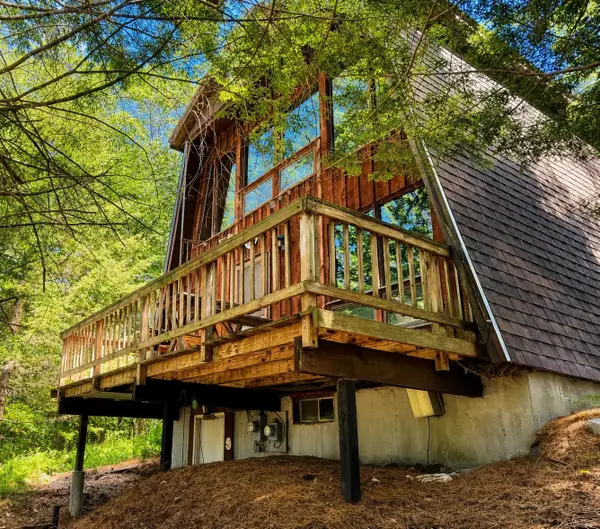 1018 South Hill Road, Jamaica, VT 05343