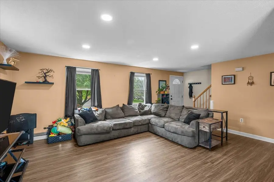 6R Tiger Tail Circle, Derry, NH 03038 - #2