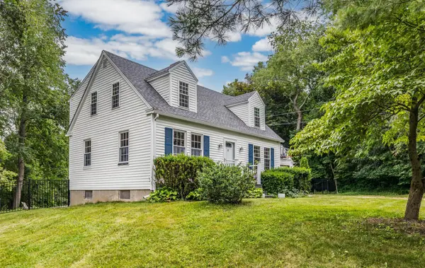 19 Winnicutt Road, Stratham, NH 03885-2425