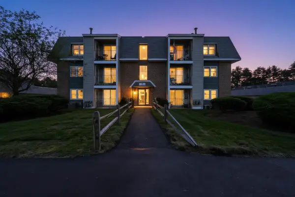 3 Roedean Drive #104, Nashua, NH 03063