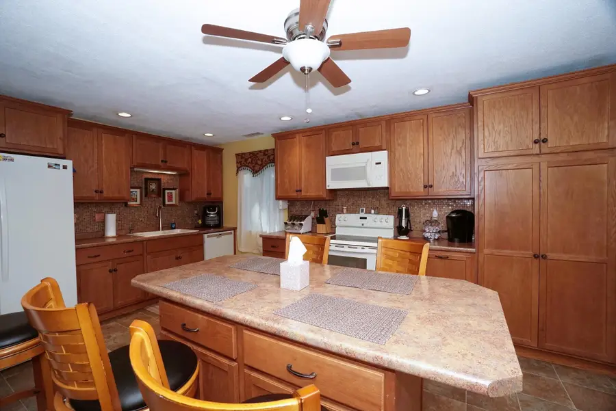 168 Coburn Woods Avenue, Nashua, NH 03063 - #2