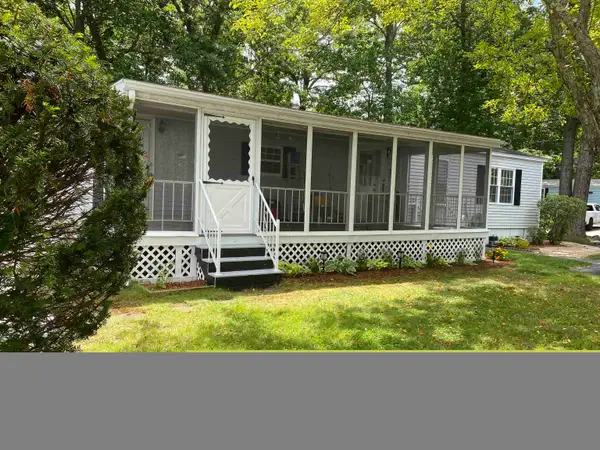 1 Blueberry Lane, Seabrook, NH 03874