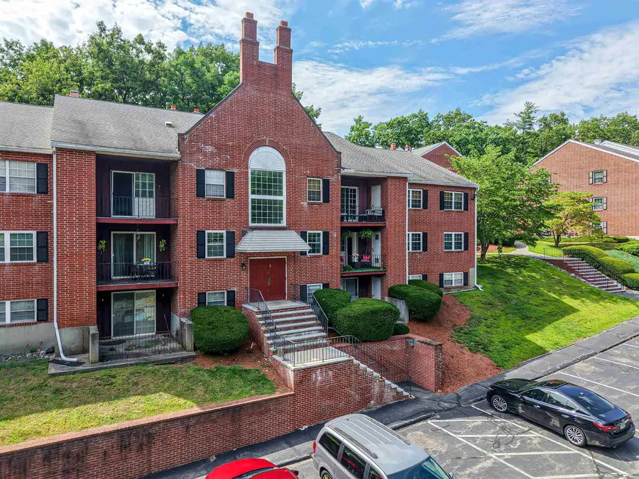 5 Louisburg Square #11, Nashua, NH 03060 - #2