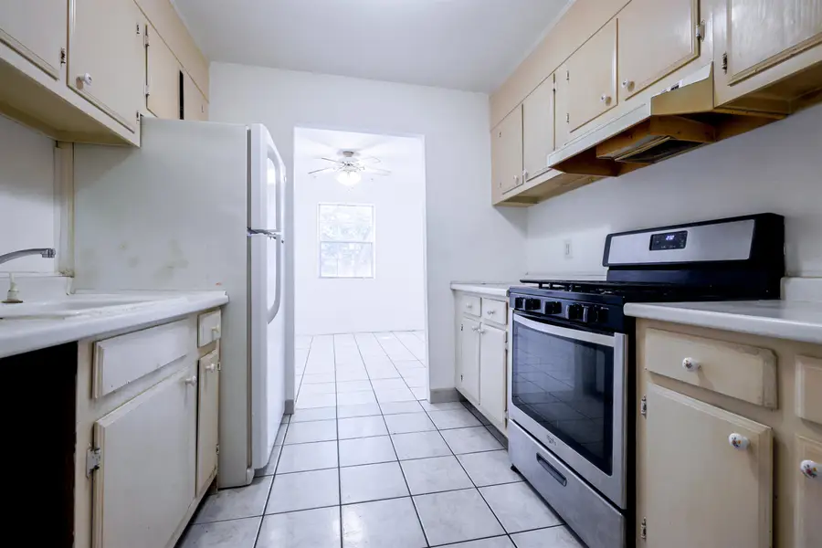 5 Louisburg Square #11, Nashua, NH 03060 - #3