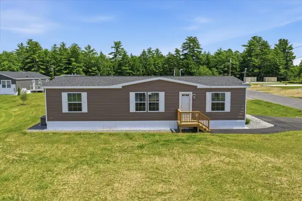 4 Wentworth Avenue, Tilton, NH 03276