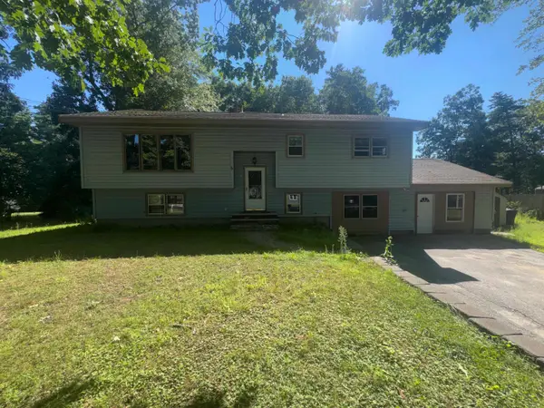 8 Lamson Drive, Merrimack, NH 03054