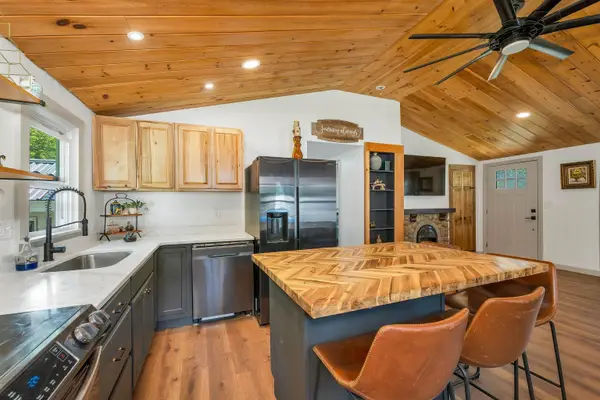28 Mount Vernon Street, Farmington, NH 03835