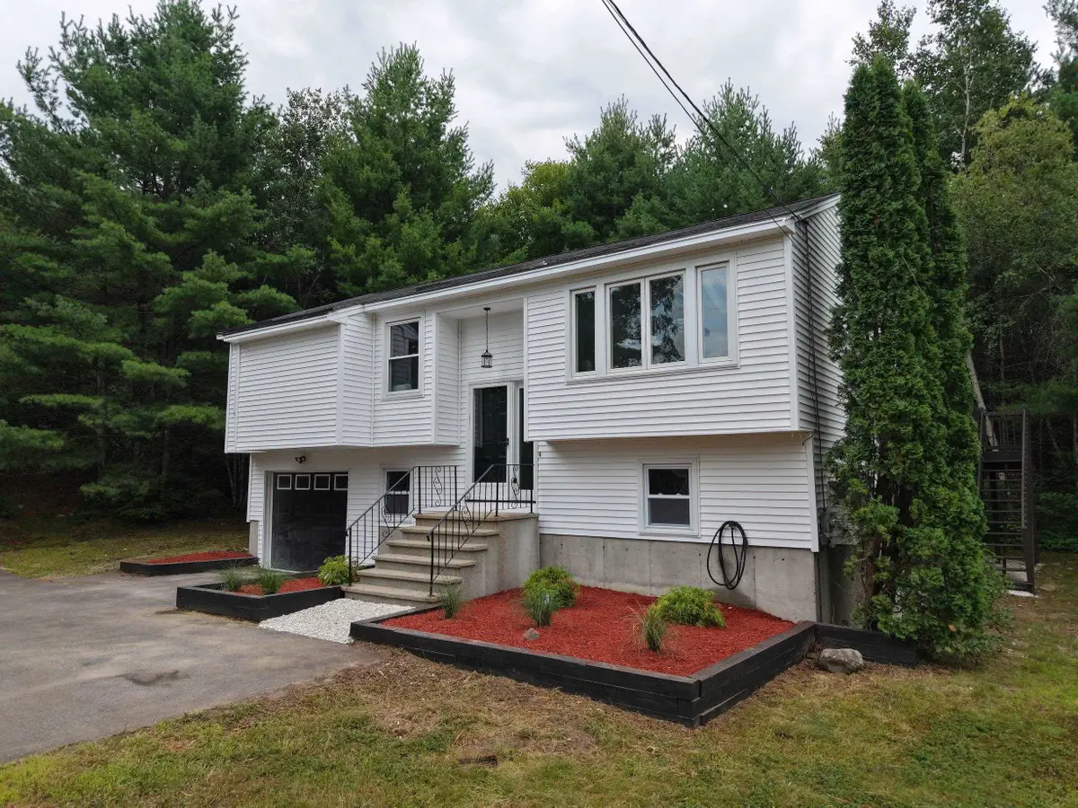 27 W Chamberlain Road, Merrimack, NH 03054 - #1
