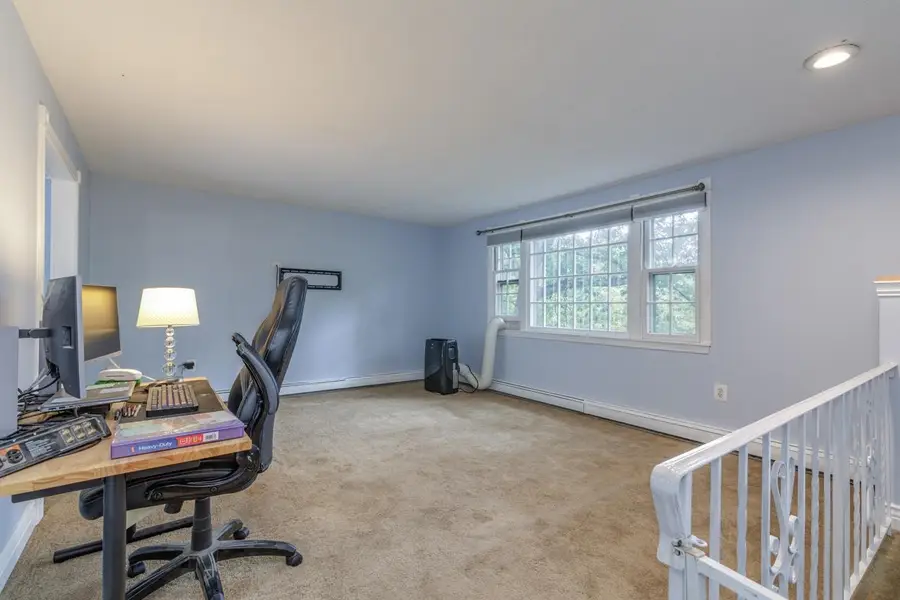 12 Ash Street, Londonderry, NH 03053 - #3