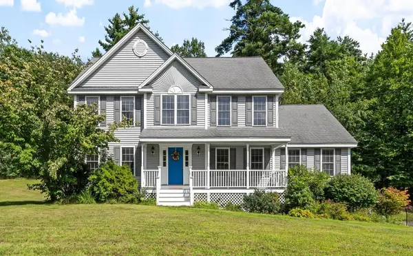 13 Lantern Drive, Sandown, NH 03873