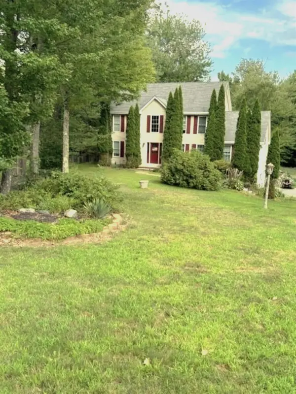 28 Chelsea Court, Henniker, NH 03242