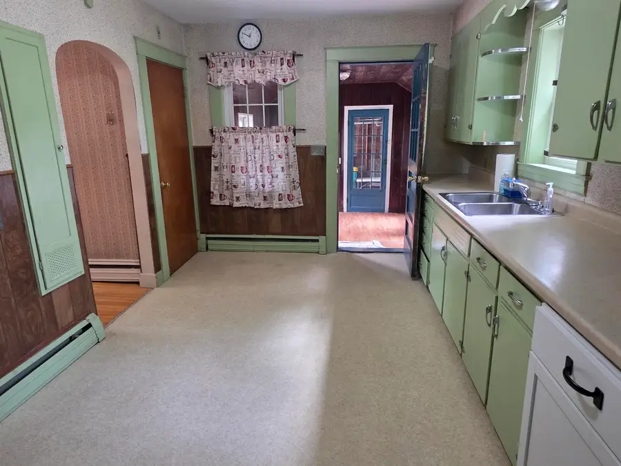 22 Oak Street, Rochester, NH 03839-5631 - #2