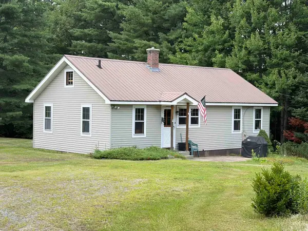 22 Twin Mountain Road Road, Whitefield, NH 03598