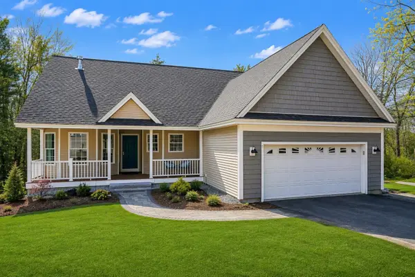 8 Sapling Lane, Sandown, NH 03873