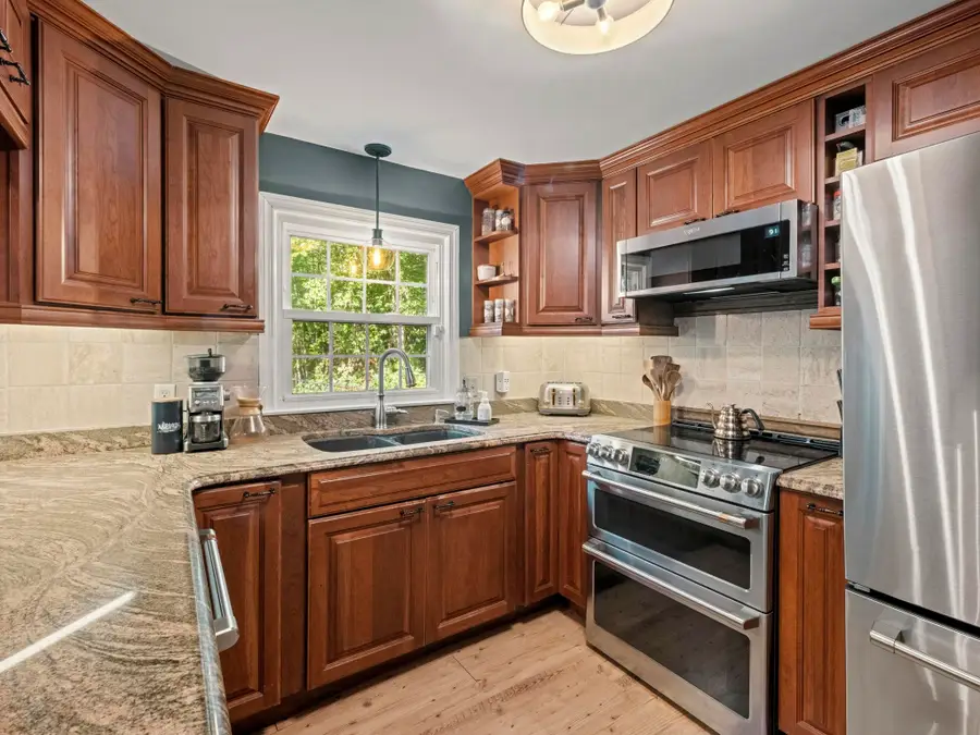 16 Juniper Drive, Amherst, NH 03031 - #3