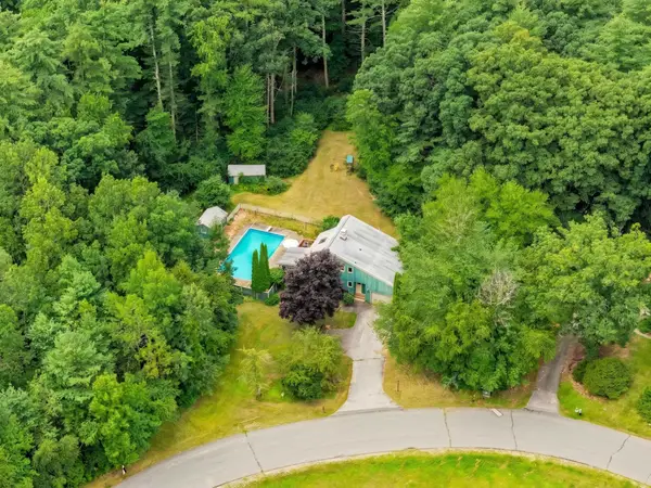19 Pine Hollow Drive, Londonderry, NH 03053