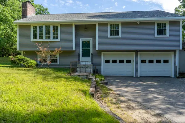31 Woodhawk Way, Litchfield, NH 03052