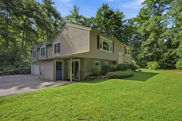 89 North Road, Sandown, NH 03873
