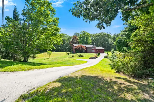 99 Kimball Hill Road, Hudson, NH 03051