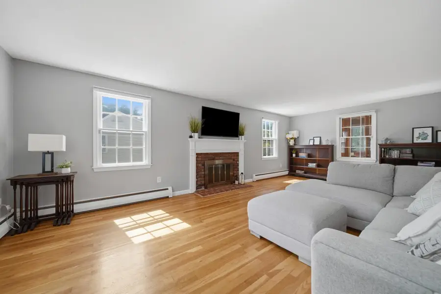 118 Lancelot Avenue, Manchester, NH 03104 - #3